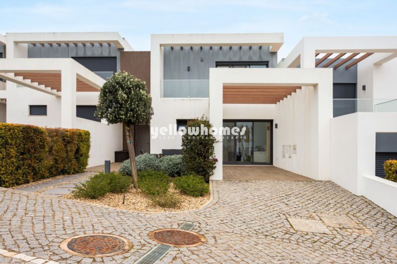 Attached 2-Bedroom Villa with Golf Views in a golf resort near Silves